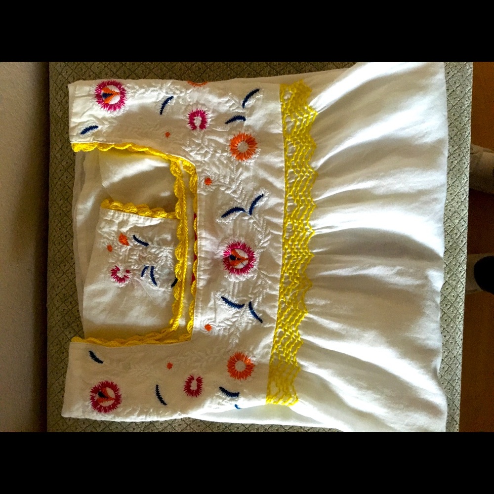 Embroidered Catherine Malandrino short sleeve